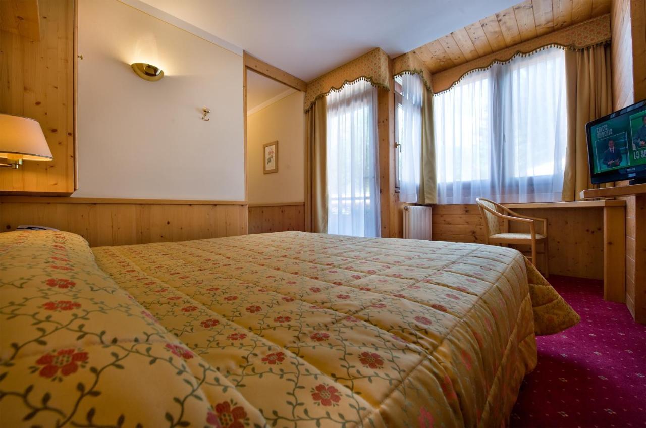 Sporthotel Rosatti Dimaro Esterno foto