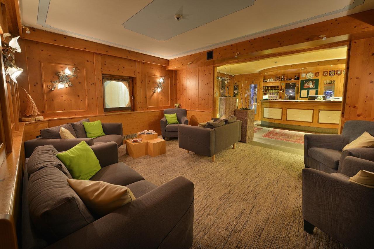 Sporthotel Rosatti Dimaro Esterno foto